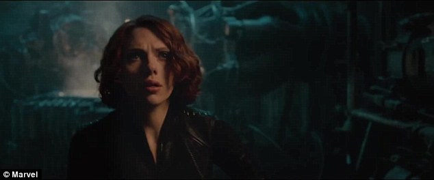 Video: Ironman đối đầu thần Sấm và người khổng lồ xanh - 8