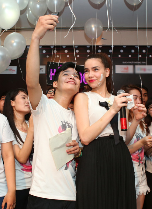 Hà Hồ hạnh phúc đón sinh nhật sớm cùng fan - 6