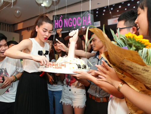 Hà Hồ hạnh phúc đón sinh nhật sớm cùng fan - 4