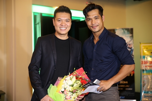 Trương Thế Vinh tình cảm đi xem phim cùng bạn gái phi công - 7