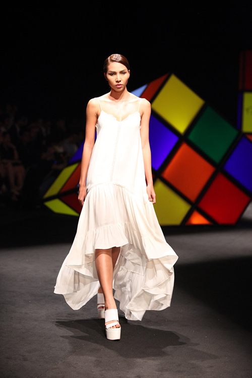 Váy áo họa tiết mèo gây ấn tượng tại Elle show - 5