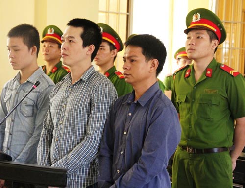 Công an xã bắt người trái luật và đánh học sinh lãnh án - 1