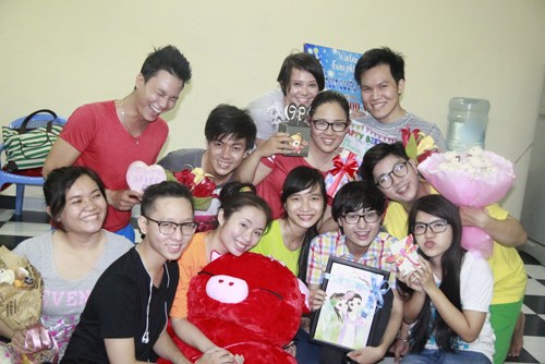 Gặp gỡ nhóm kịch chàng trai 9x giả gái xinh như mộng - 3