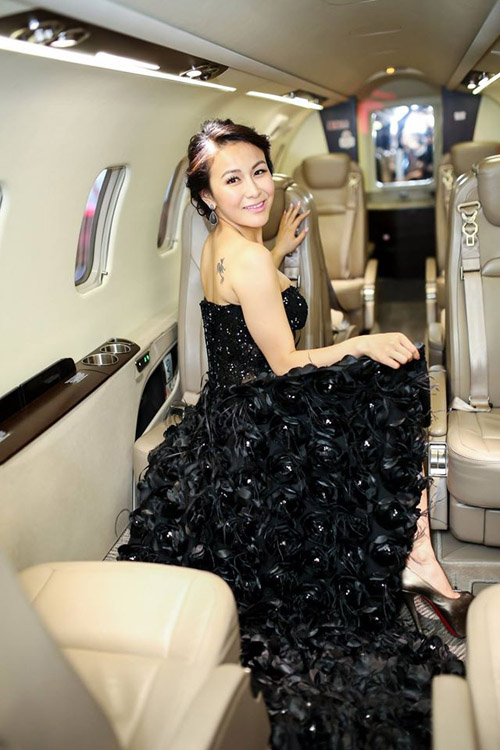 Các tiểu thư châu Á siêu giàu chê nhau dùng đồ nhái - 6