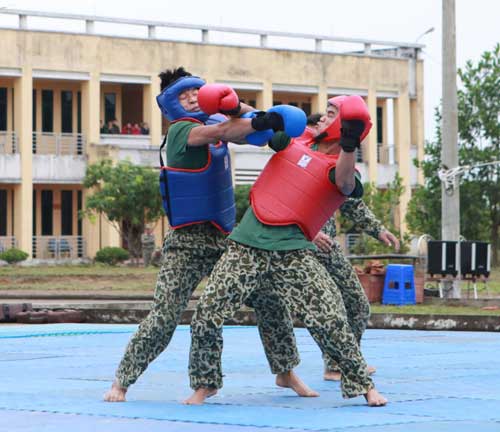 Những màn biểu diễn thót tim của đặc công Việt Nam - 10