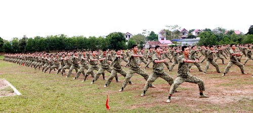 Những màn biểu diễn thót tim của đặc công Việt Nam - 13