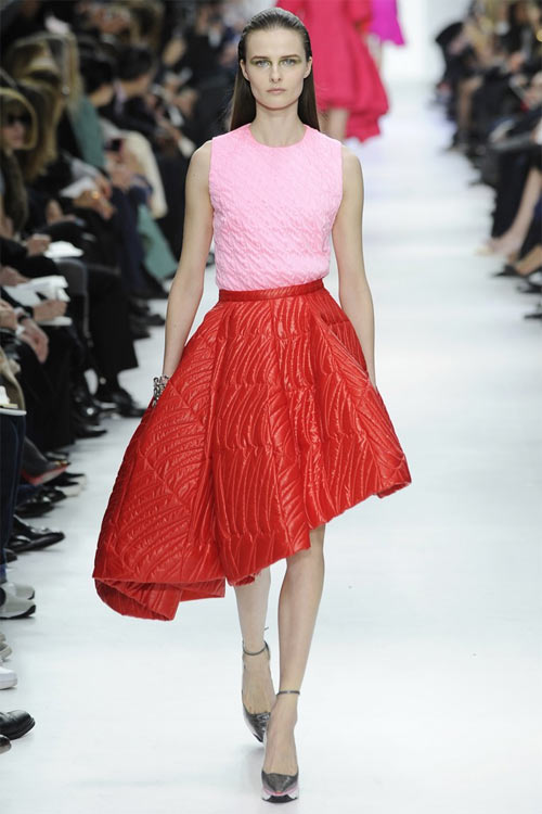 "Hoàng hậu Ki" diện đồ hiệu hàng tỉ đồng tại Việt Nam - 2