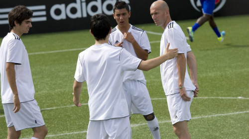 Con trai Zidane phô diễn kỹ thuật đỉnh cao giống bố - 1