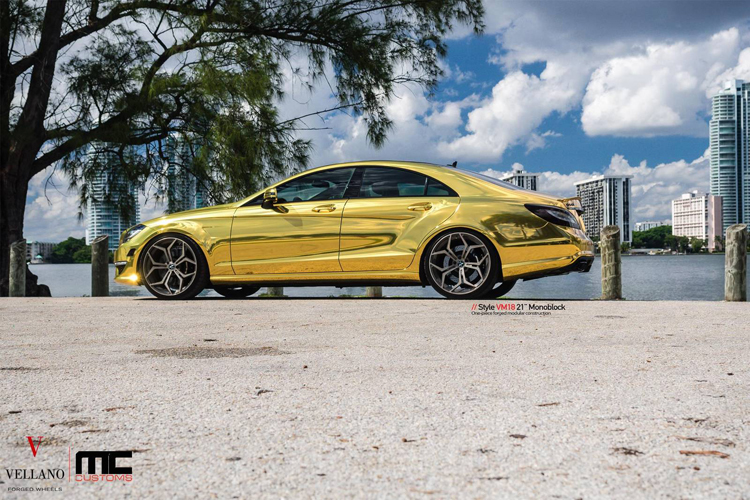 Mercedes CLS 63 AMG trang bị động cơ V8 5,5 lít công suất tối đa 557 mã lực, momen xoắn cực đại 720 Nm.
