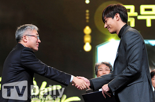 Lee Min Ho chạm mặt “kỳ phùng địch thủ” Kim Soo Hyun - 3