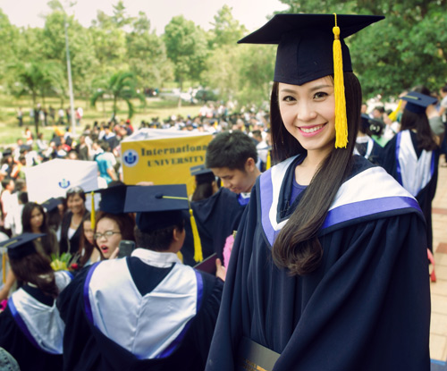Miss Teen Diễm Trang nhận bằng tốt nghiệp loại giỏi - 1