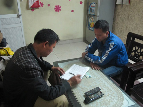 Bắt quả tang hai đối tượng bán biển xe máy giả - 2