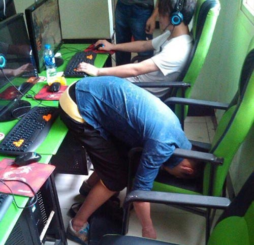 Muôn kiểu "ngất" trên... bàn phím! - 1