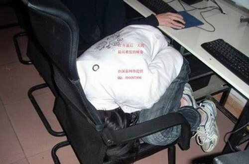 Muôn kiểu "ngất" trên... bàn phím! - 2