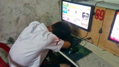 Muôn kiểu "ngất" trên... bàn phím! - 5