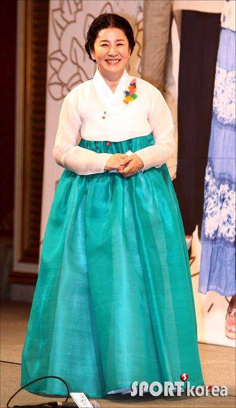 10 lý do khán giả Việt yêu mến "bà mẹ quốc dân Hàn" - 1