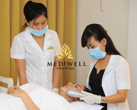 Phái đẹp rộn ràng trong ngày hội trắng da miễn phí - 1