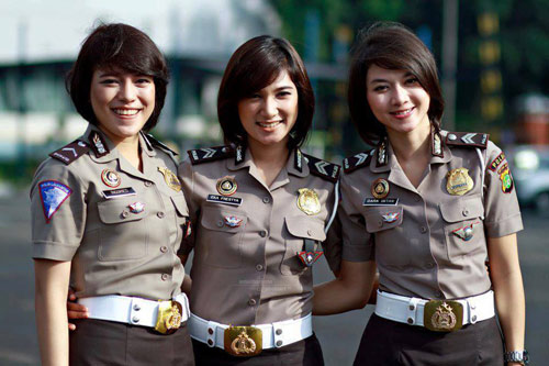 Nữ cảnh sát Indonesia đau đớn vì bị kiểm tra trinh tiết - 1