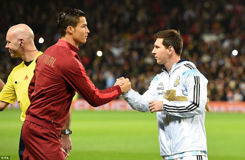 Bất ngờ với hình ảnh Ronaldo & Messi đầy thân thiện - 2