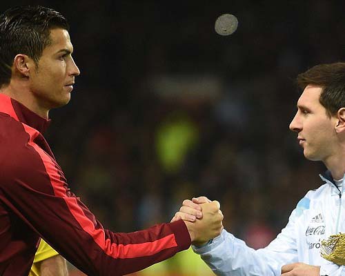 Messi–Ronaldo bị chê không xứng giành Quả bóng vàng - 1