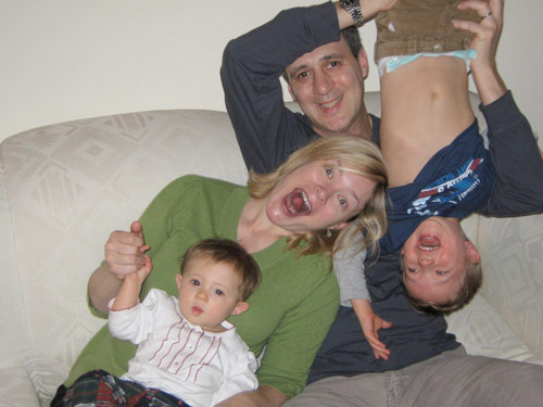 Hãy xem có hình ảnh nào giống gia đình bạn? - 1