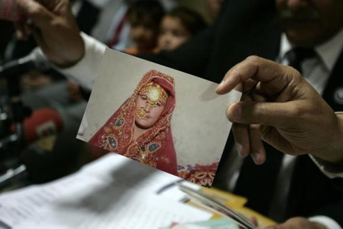 Pakistan: Tử hình bố ném đá con gái đến chết - 1
