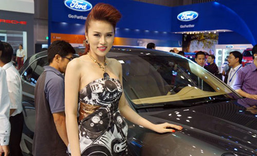 Mỹ nhân 'thiêu cháy' Triển lãm ô tô Việt Nam - 4