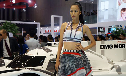 Mỹ nhân 'thiêu cháy' Triển lãm ô tô Việt Nam - 5