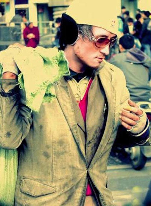 Bất ngờ với "ông lão ăn mày sành điệu nhất thế giới" - 4