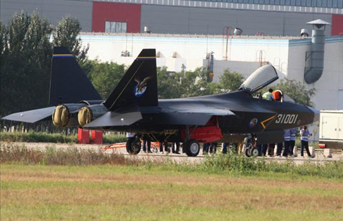 “Siêu chiến đấu cơ” J-31 của Trung Quốc bị chê tơi tả - 1