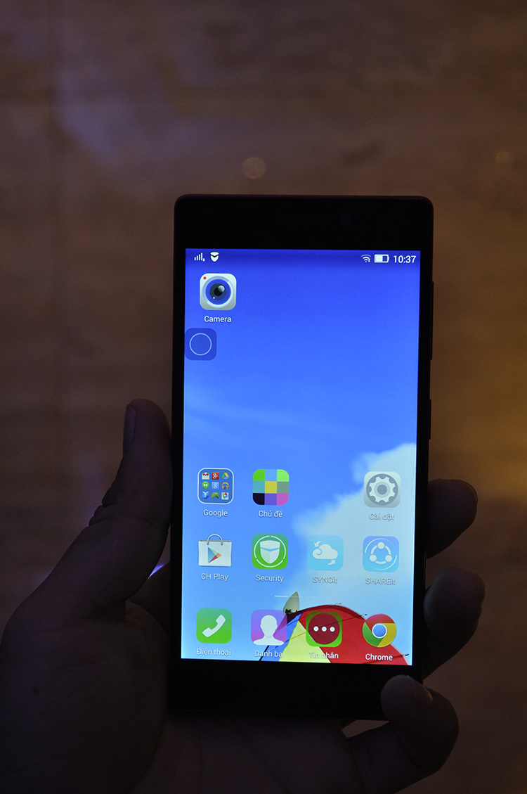 VIBE X2 được cài đặt sẵn hệ điều hành Android 4.4 (KitKat).
