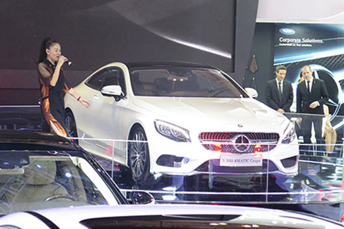 Mercedes-Benz ra mắt xe đắt nhất Vietnam Motor Show - 1