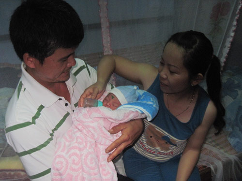 Đắk Lắk: Bé gái mới sinh bị bỏ rơi trên rẫy cà phê - 2