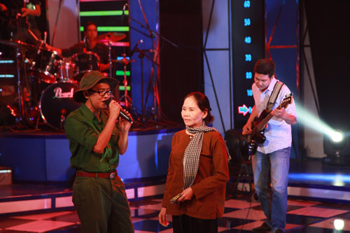 Hồ Hoài Anh xúc động chia sẻ về mẹ trên ghế nóng - 5