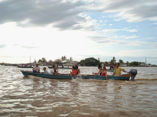 Ghé thăm ngôi làng trên hòn đảo nhân tạo ở Mexico - 5