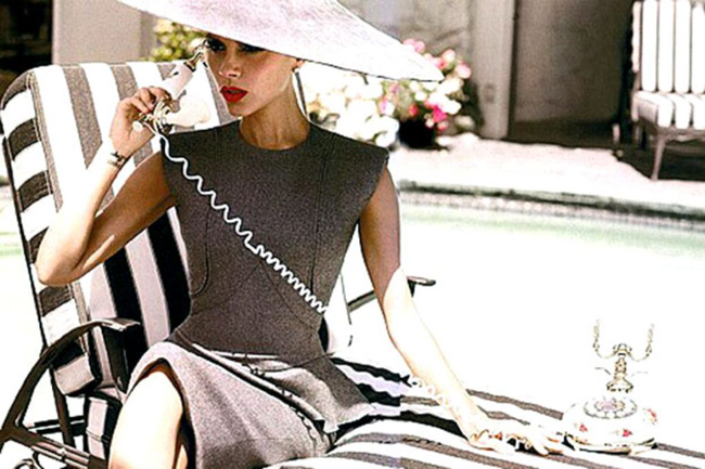 Vóc dáng cộng với lối ăn mặc thời trang của cô khiến cho các tín đồ thời trang trầm trồ xuýt xoa thán phục.

