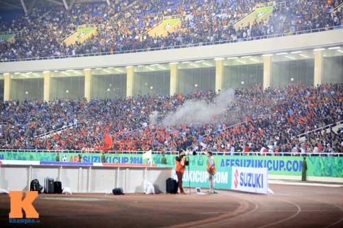 Sân Mỹ Đình: CĐV rực lửa cổ vũ tuyển Việt Nam - 1