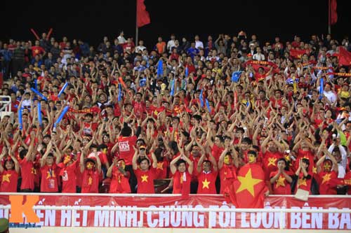 Sân Mỹ Đình: CĐV rực lửa cổ vũ tuyển Việt Nam - 9