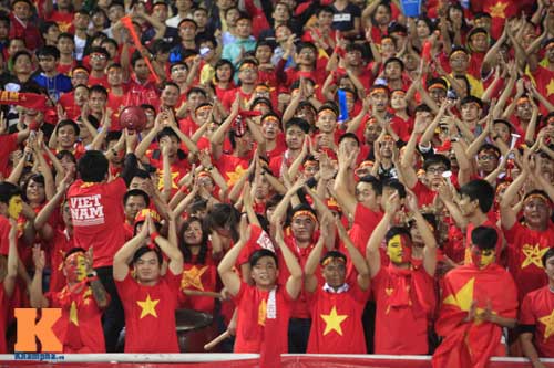 Sân Mỹ Đình: CĐV rực lửa cổ vũ tuyển Việt Nam - 10