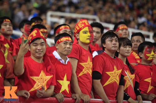 Sân Mỹ Đình: CĐV rực lửa cổ vũ tuyển Việt Nam - 11