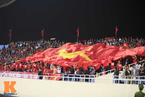 Sân Mỹ Đình: CĐV rực lửa cổ vũ tuyển Việt Nam - 5