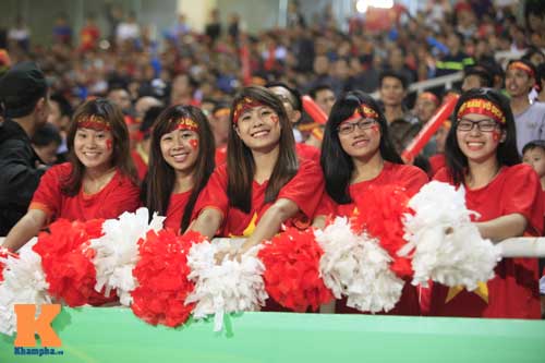 Sân Mỹ Đình: CĐV rực lửa cổ vũ tuyển Việt Nam - 7