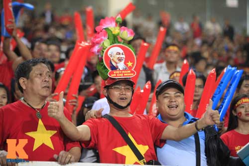 Sân Mỹ Đình: CĐV rực lửa cổ vũ tuyển Việt Nam - 8