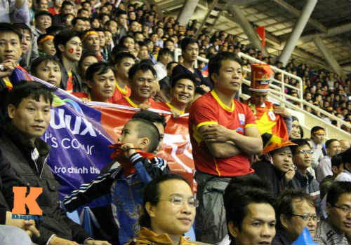 Fan cổ vũ cuồng nhiệt ngày ĐT Việt Nam xuất trận - 10