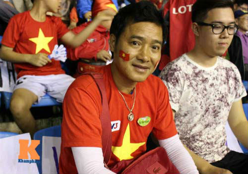 Fan cổ vũ cuồng nhiệt ngày ĐT Việt Nam xuất trận - 13