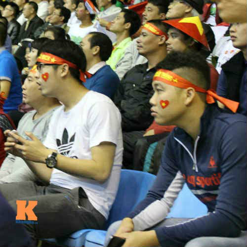 Fan cổ vũ cuồng nhiệt ngày ĐT Việt Nam xuất trận - 8