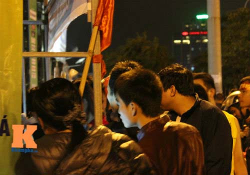 Fan cổ vũ cuồng nhiệt ngày ĐT Việt Nam xuất trận - 3