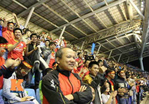 Fan cổ vũ cuồng nhiệt ngày ĐT Việt Nam xuất trận - 11