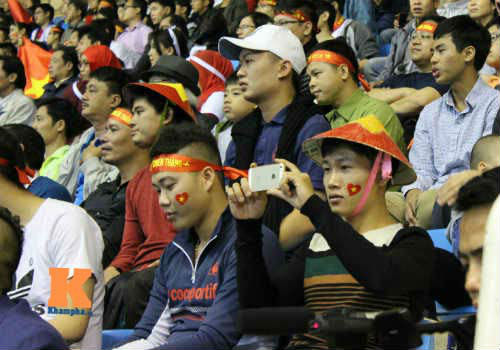Fan cổ vũ cuồng nhiệt ngày ĐT Việt Nam xuất trận - 9
