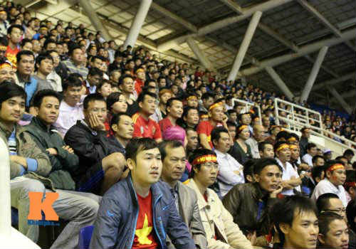 Fan cổ vũ cuồng nhiệt ngày ĐT Việt Nam xuất trận - 7